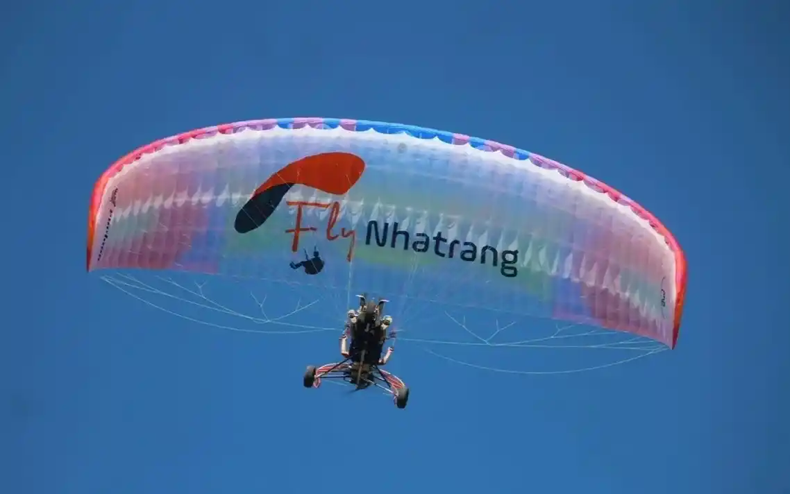 나트랑 패러글라이딩 파라모터 하늘에서 즐기는 에메랄드빛 바다
