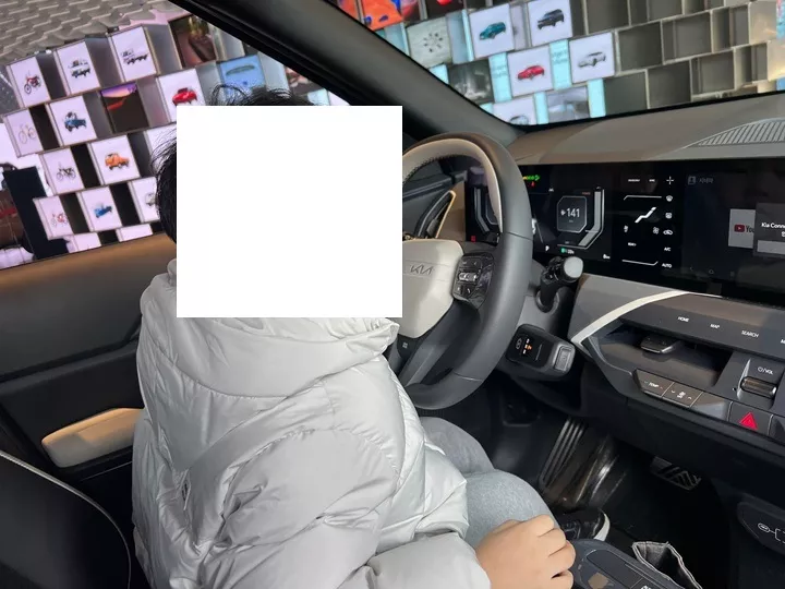 기아360-EV5-내부