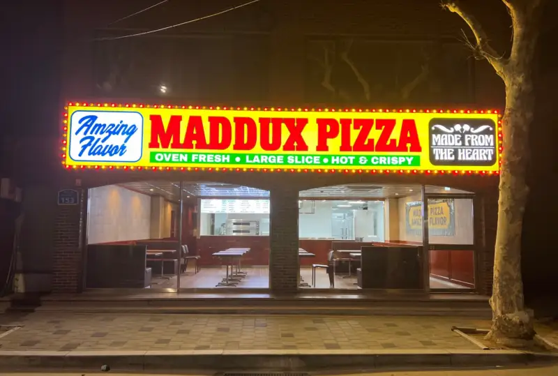 매덕스피자-연남점-매장입구