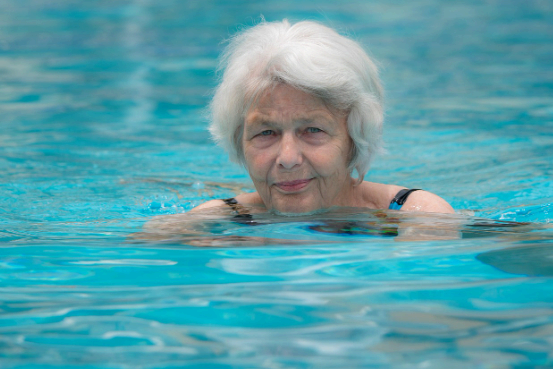 노인 수영운동 이미지사진