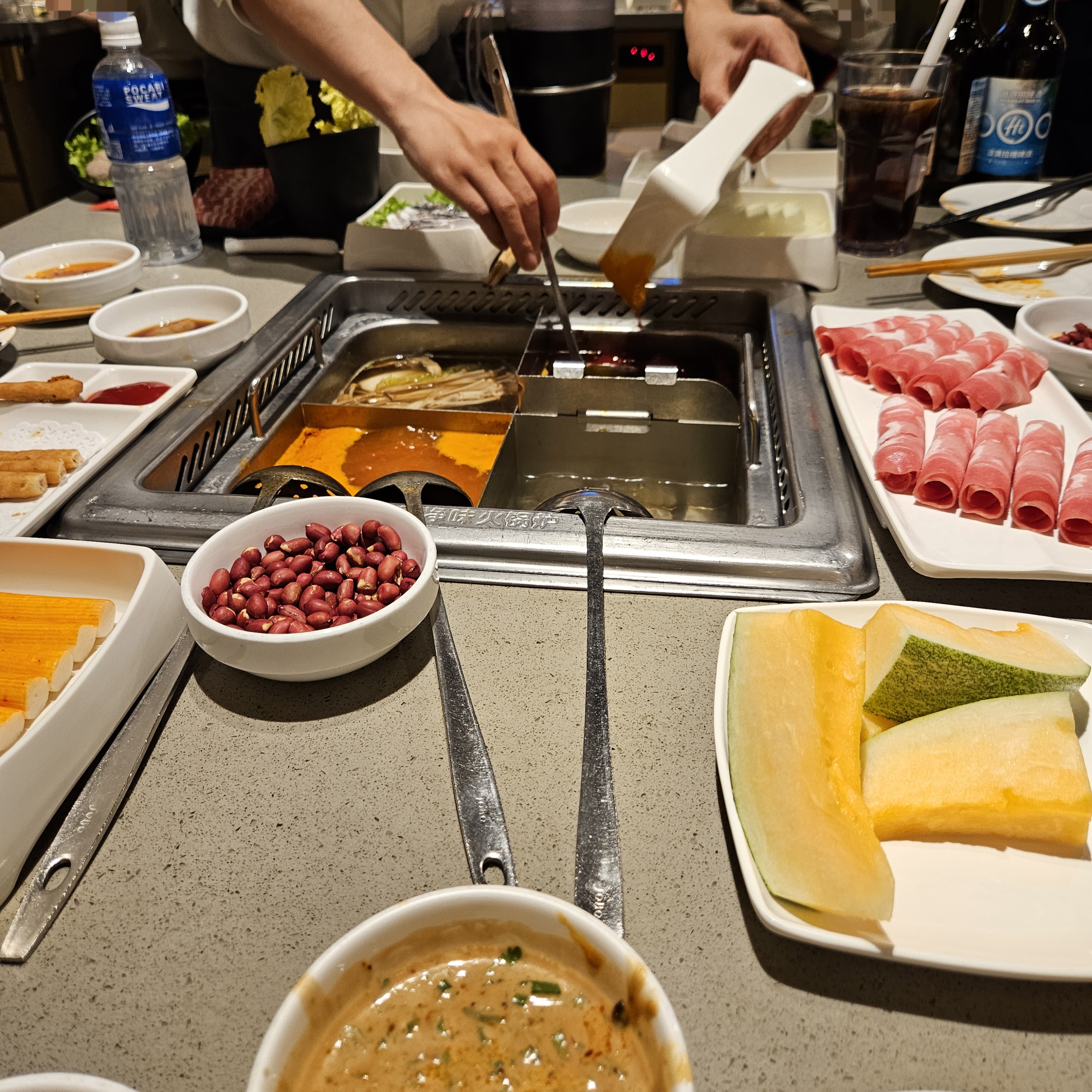 중국 톈진 천진 하이디라오 훠궈 맛집 테이블 맥주