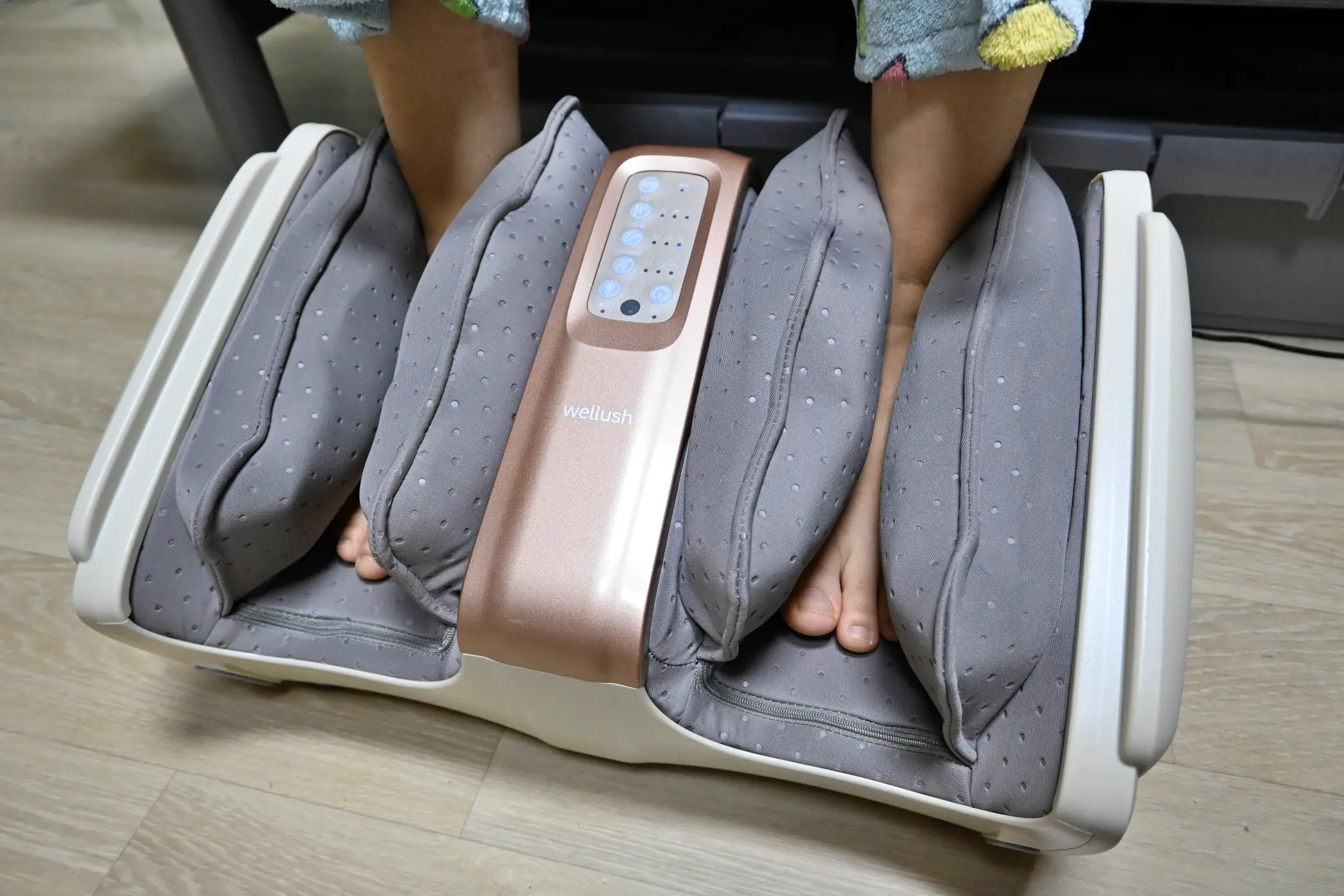 웰모아 웰러쉬 다리마사지기 HCW-60S 어떤 자세에서도 마사지 가능 사진17