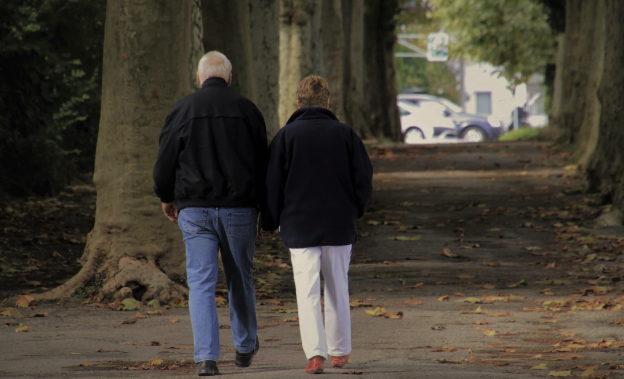 은퇴 후 60대 초반, '어디에도 속하지 않는 세대'의 목소리: 사각지대 너머의 희망을 찾아서