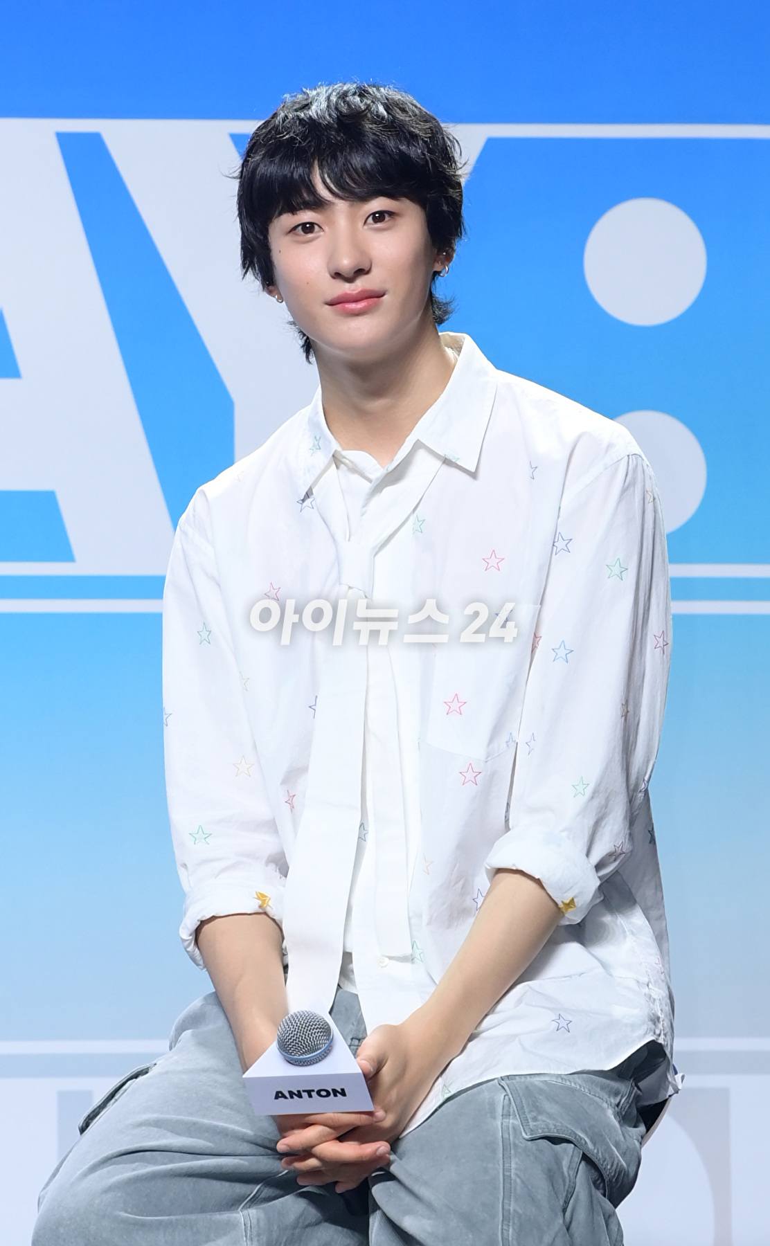 그룹 라이즈(RIIZE) 앤톤이 4일 오후 서울 용산구 한남동 블루스쿼어에서 열린 라이즈 데뷔 앨범 쇼케이스 &#39;RIIZING DAY: RIIZE Press Premiere&#39;에 참석하고 있다. [사진=정소희 기자]