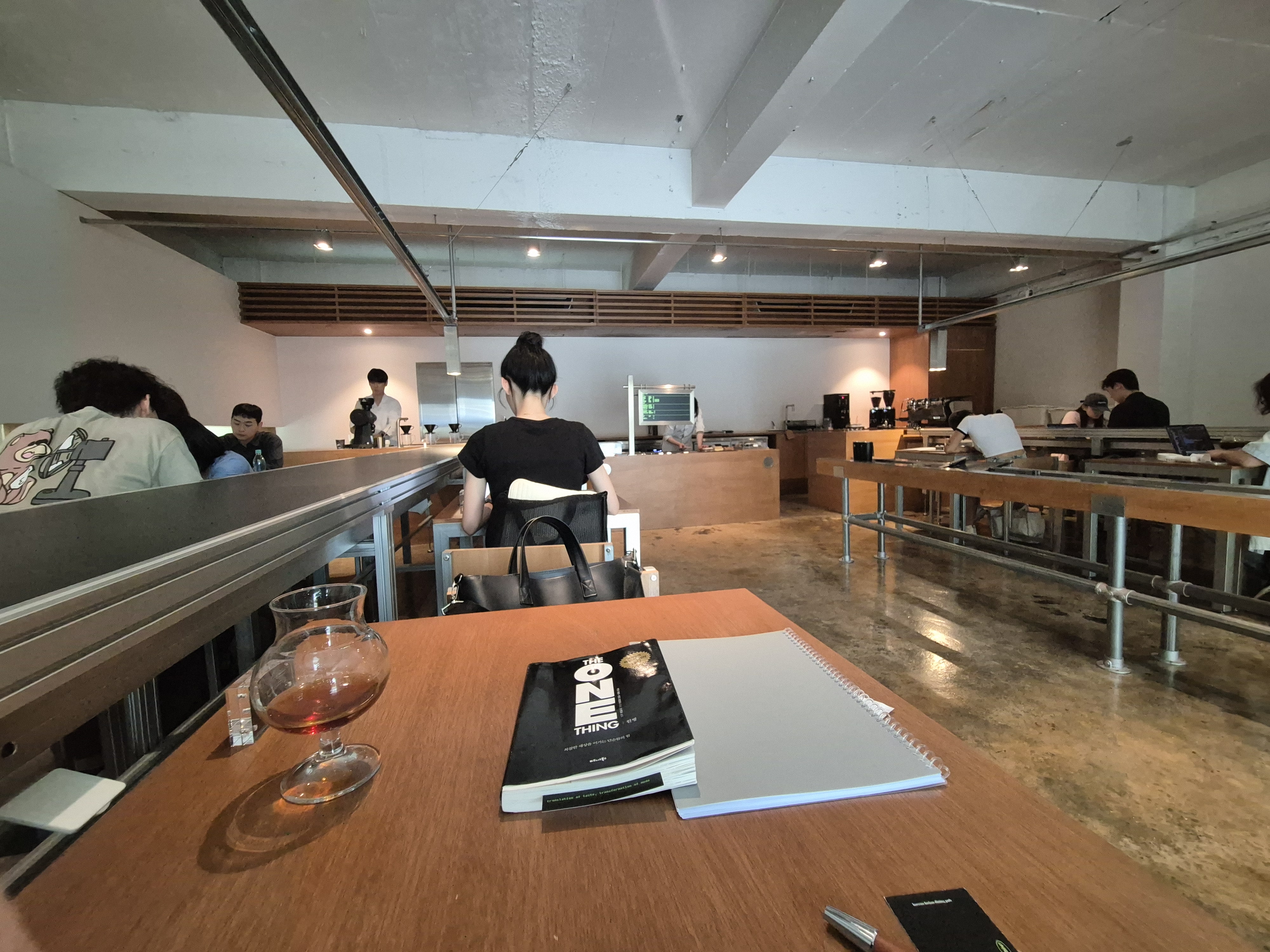 합정 책읽기 좋은 카페 콤파일