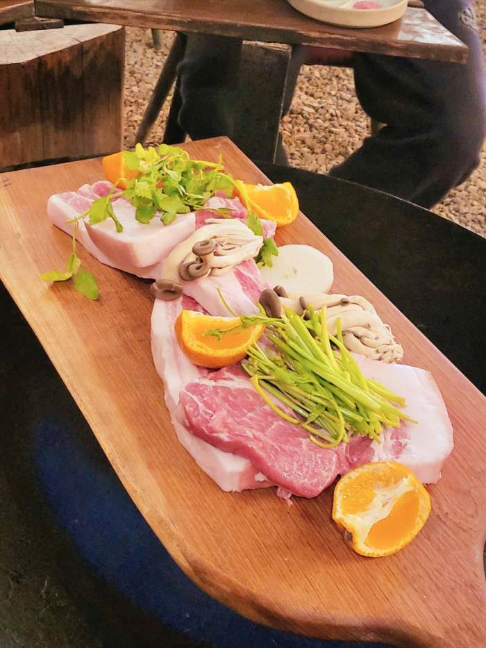 생방송 오늘저녁 한라산 뷰 캠핑장 서귀포 솥뚜껑 제주 흑돼지 바베큐 맛집