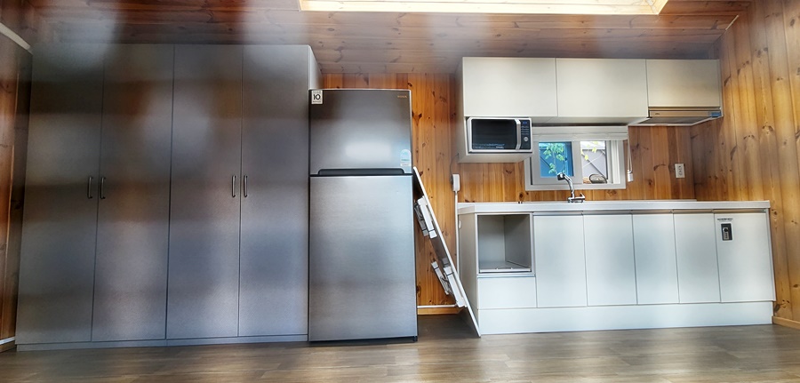 밖에서 찍은 B구역내부