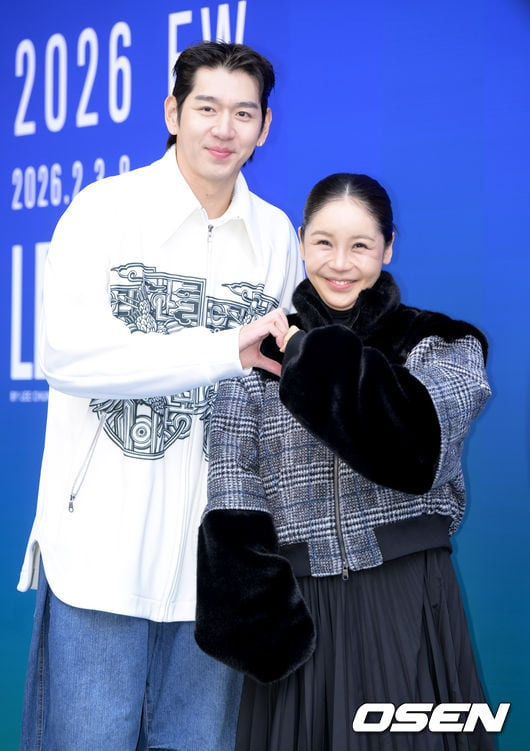 2026년 패션위크에서 손하트를 만든 이대은 트루디