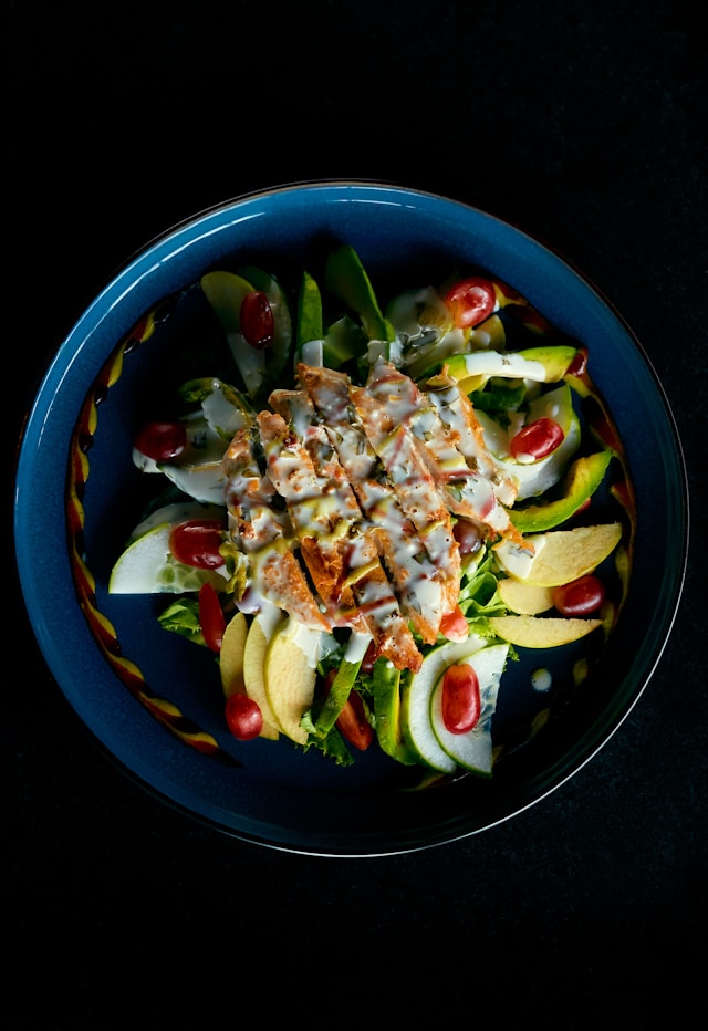 아보카도 훈제 닭가슴살 샐러드 관련 이미지