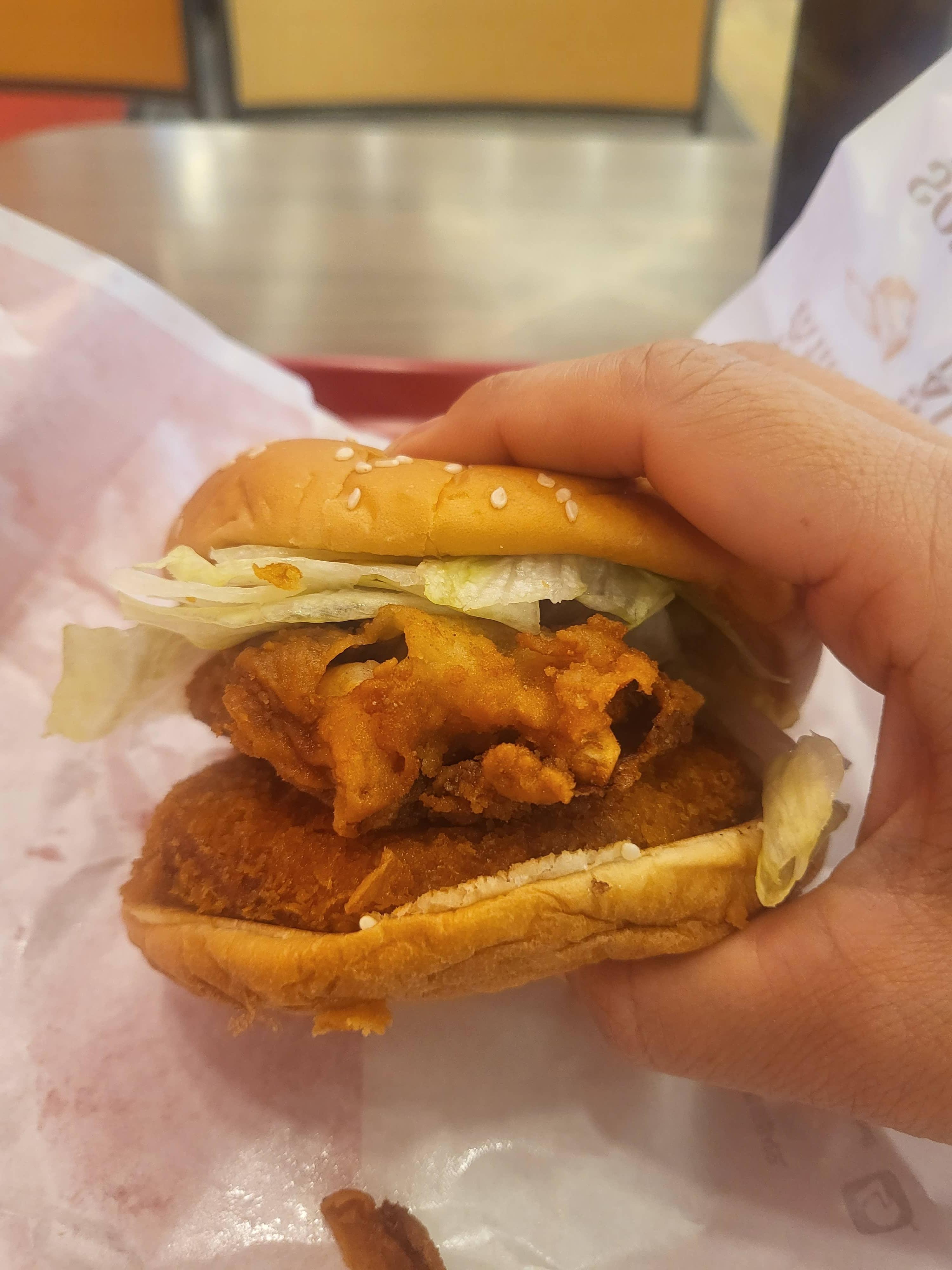 오징어 얼라이브 매운맛 버거