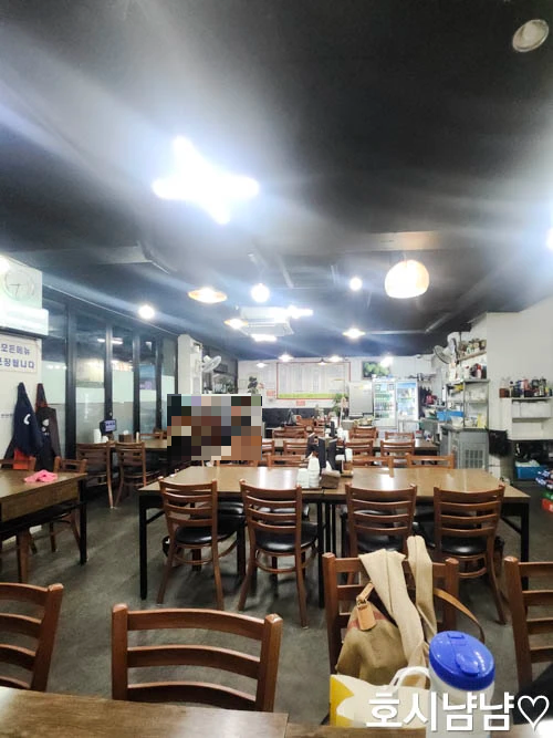 요리왕 중식당 내부 전경 – 넓은 홀과 여러 테이블