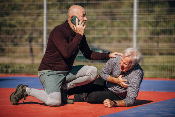 심근경색 전조증상, 원인과 검사방법, 요즘처럼 기온이 낮으면 혈관이 수축하기 쉽고 혈압도 쉽게 올라가므로 심근경색에 주의해야 합니다. 대부분의 심근경색 환자는 심근경색증의 증상이나 통증을 나타내지 않으며, 증상이 있더라도 자각하지 못하는 경우가 많습니다.