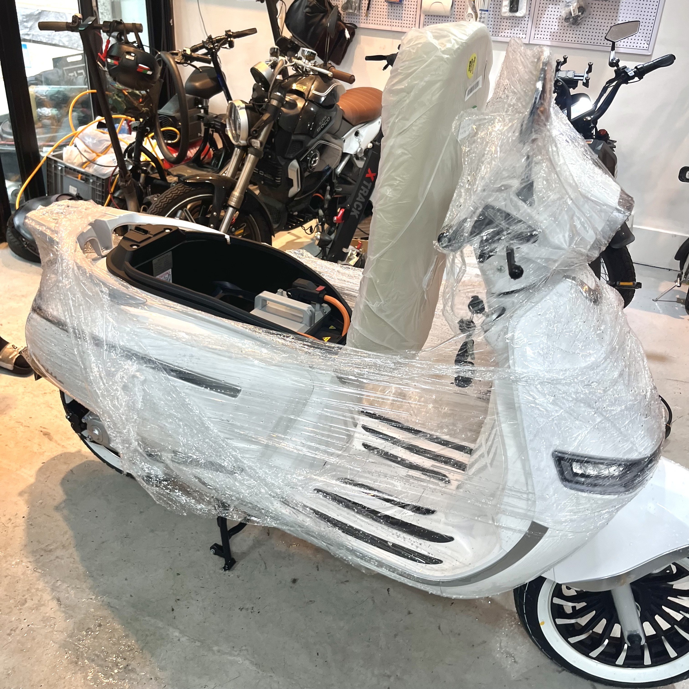 배터리 보관 및 수납 공간