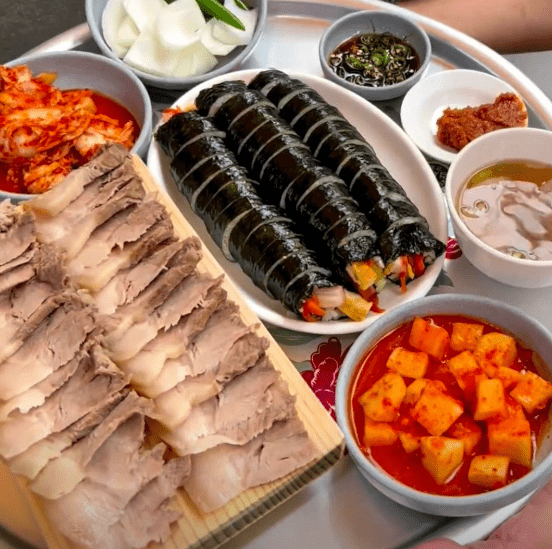제주 동문시장 맛집 "동문시장고기국수 동진식당" 음식