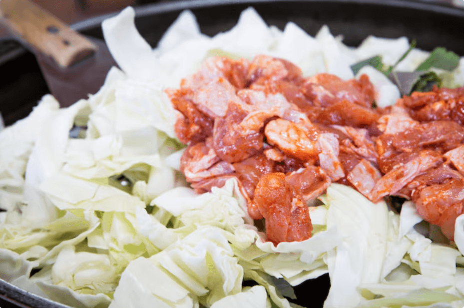 새로 한 김치를 담아 놓은 모습