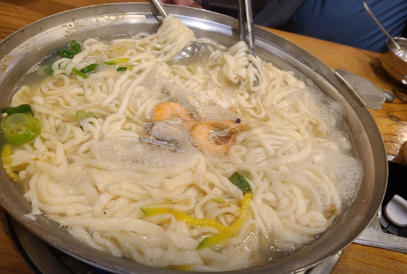 작동홍두깨칼국수
