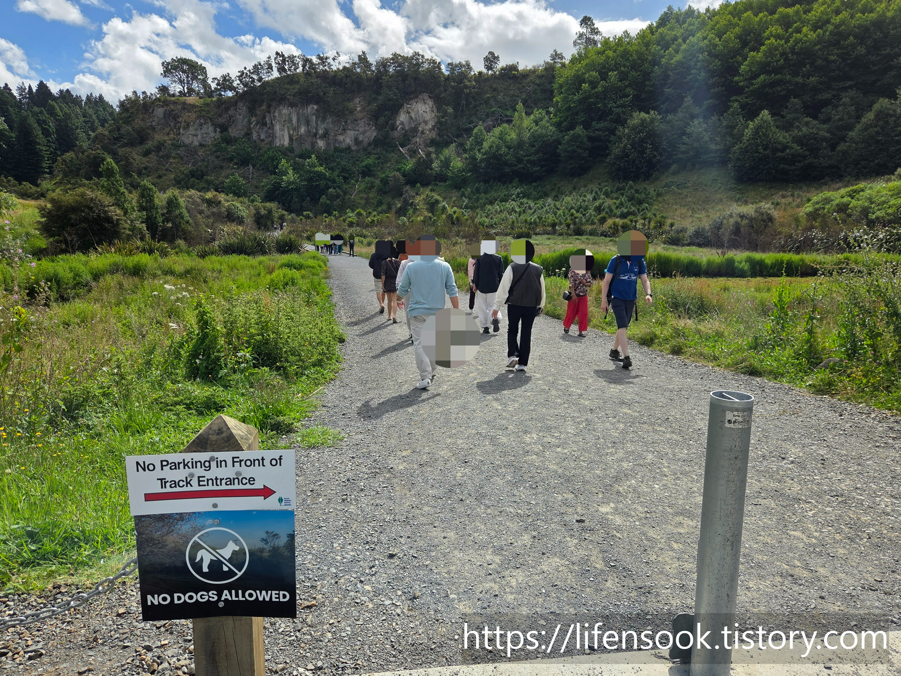 블루 스프링 워크웨이 입구