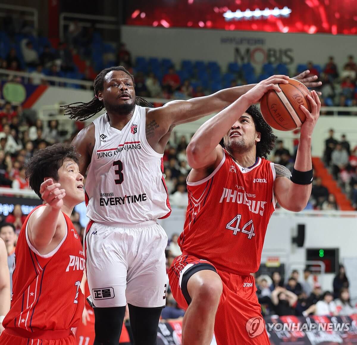 KBL 현대모비스, 정관장 제압! 6강 플레이오프 1차전 승리
