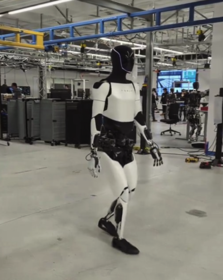 공장을 활보하는 테슬라 옵티머스 로봇