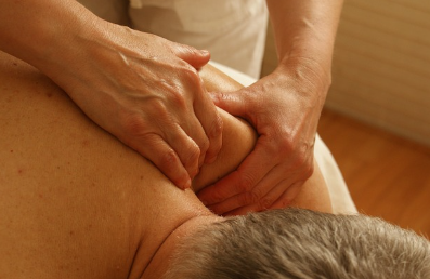 목 어깨 통증 원인과 근육 뭉침 푸는 법 알아보기