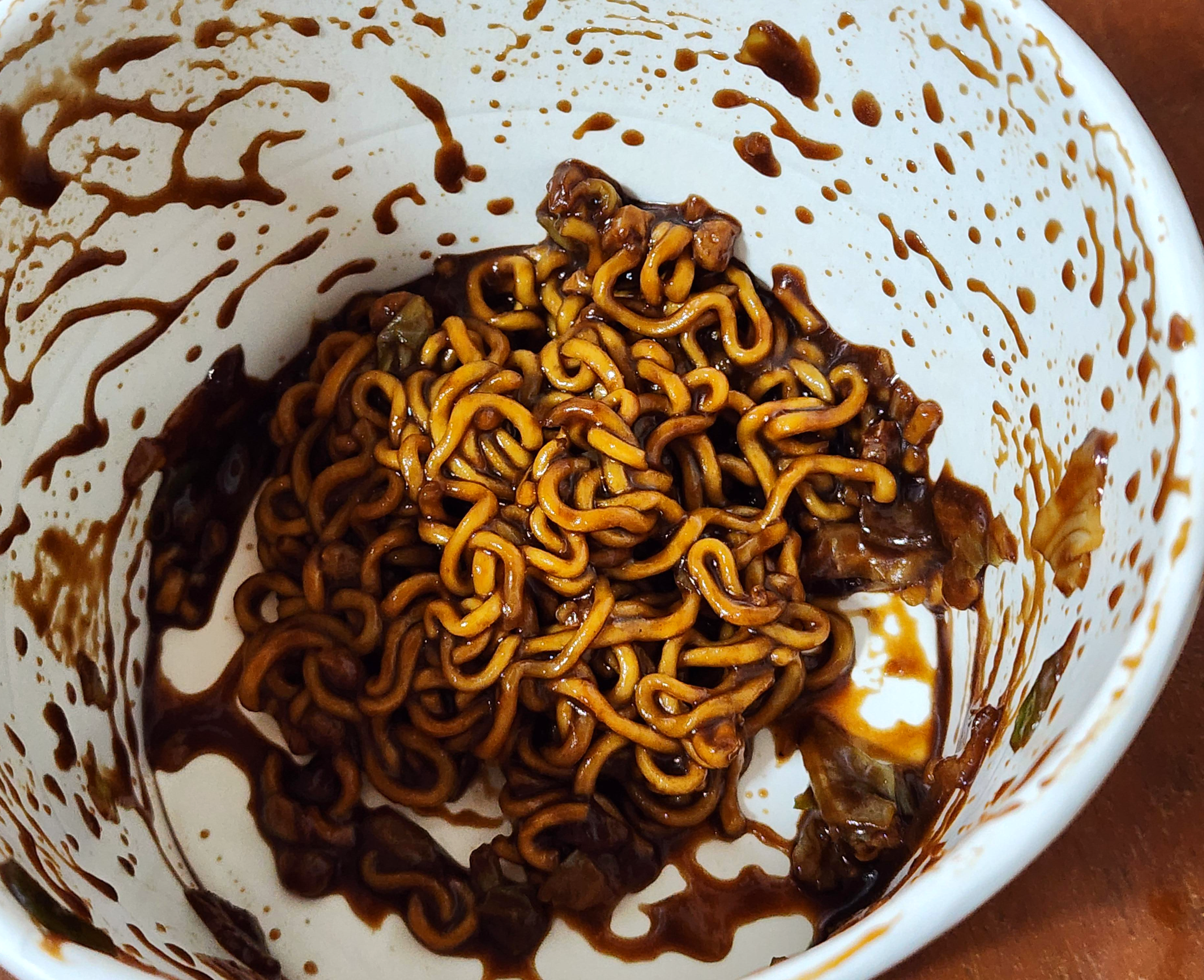 짜파게티큰사발면