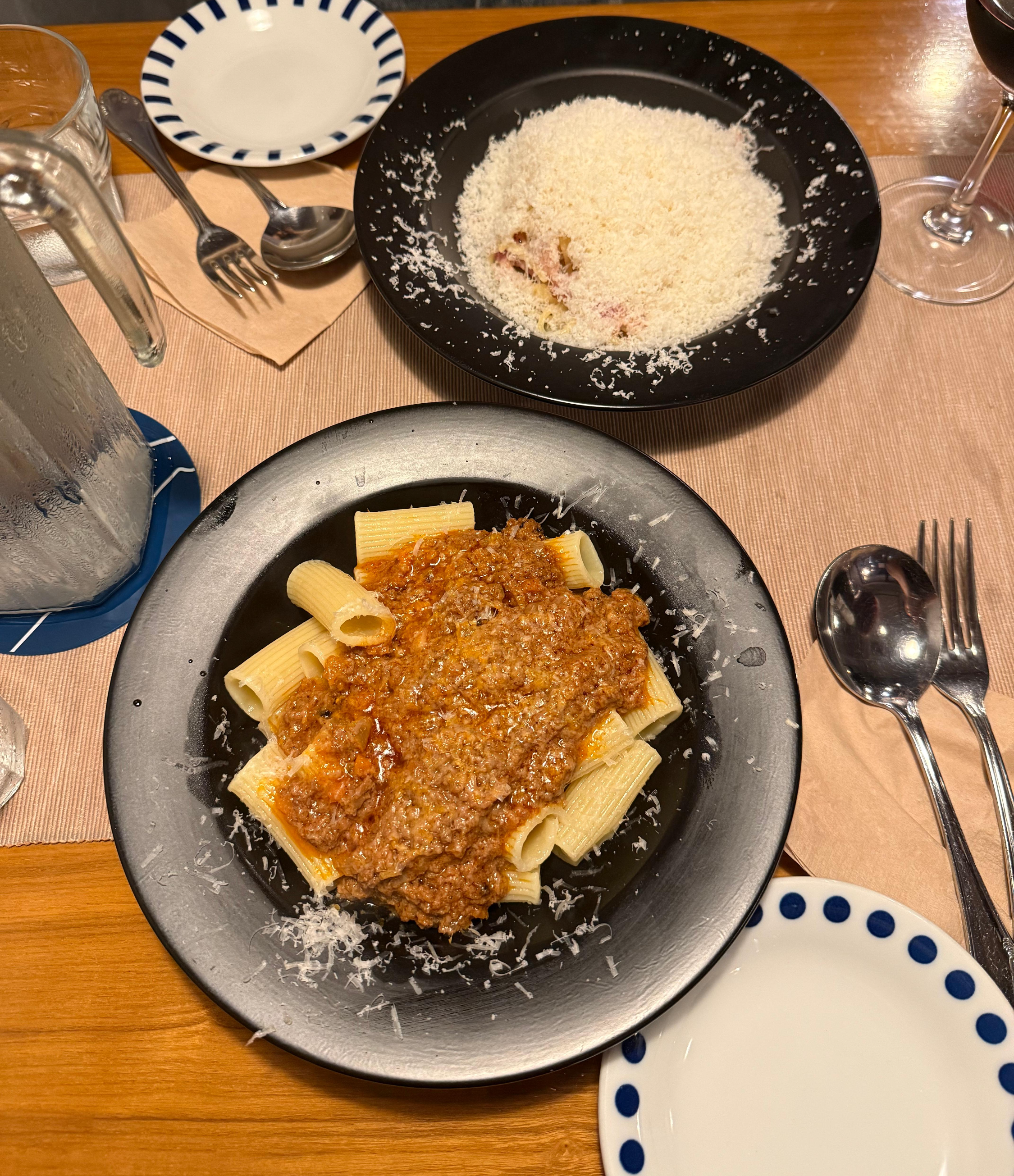일렌토 라구 볼로네즈 파스타와 이탈리안 까르보나라
