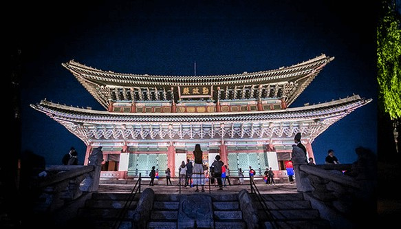 가을밤 경복궁 사진