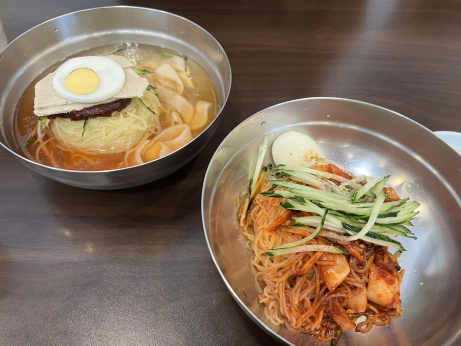 해운대밀면에서 제공되는 물밀면과 비빔밀면 음식 사진
Photo of Mul Milmyeon and Bibim Milmyeon served at Haeundae Milmyeon