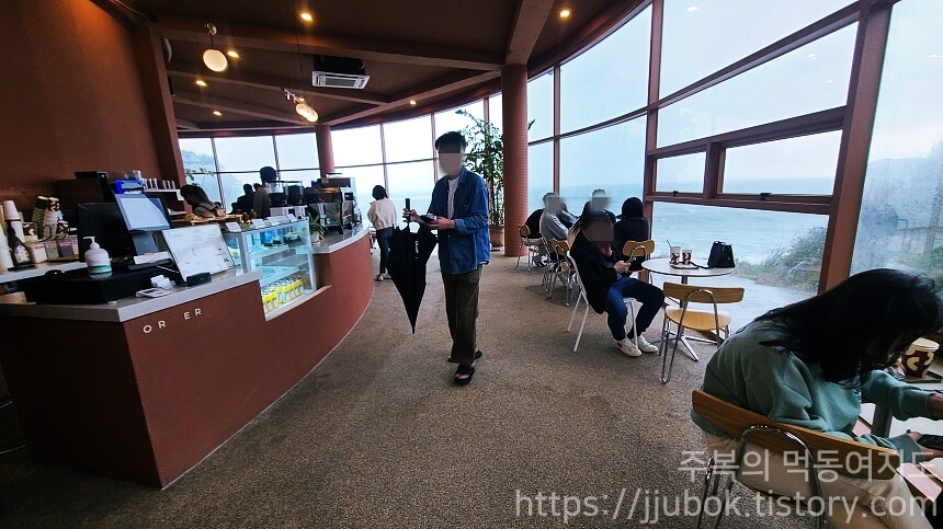 커피인터뷰-파도리-내부