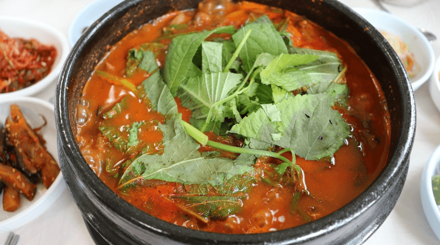 혓바늘이 돋는 이유로 자극 적인 음식인 매운탕