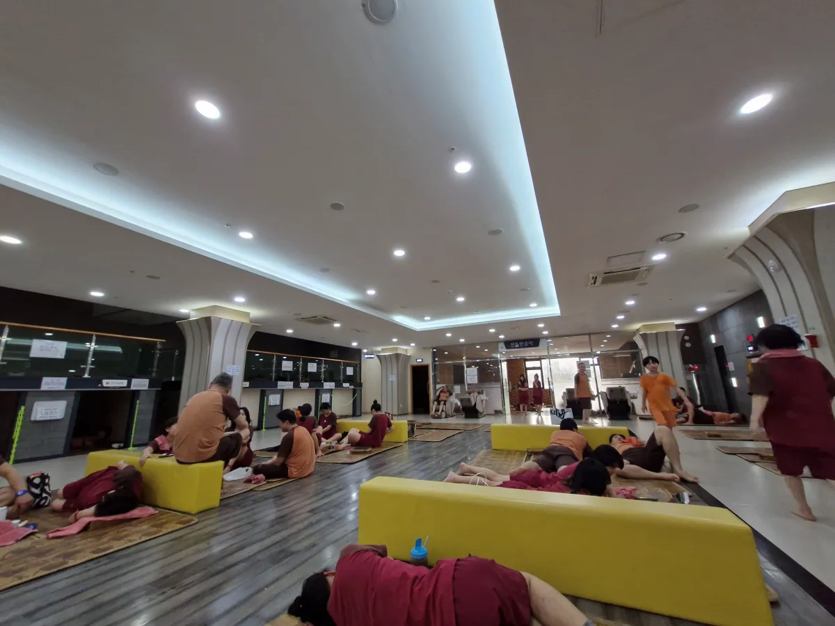 찜질방-내부-모습