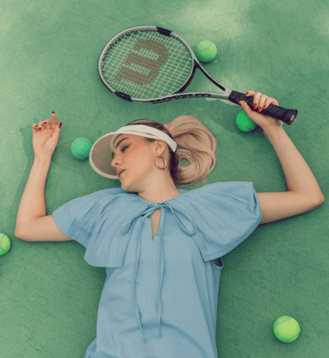 지쳐서-누워있는-테니스-선수