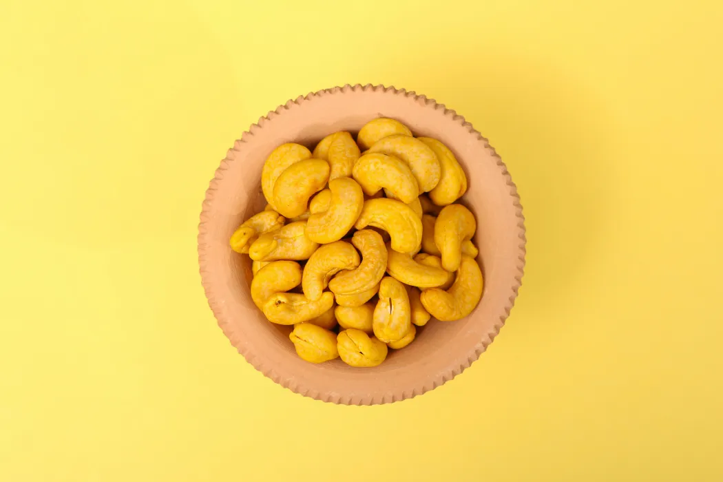 그릇에-담긴-캐슈넛