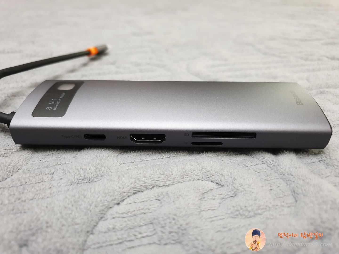 베이스어스 메탈글림 C타입 8-in-1 허브 도킹 스테이션 PD 충전 C타입 단자, HDMI, SD, TF 슬롯