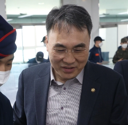 이종욱 전 조달청장 창원 진해구 공천 이유 및 반발