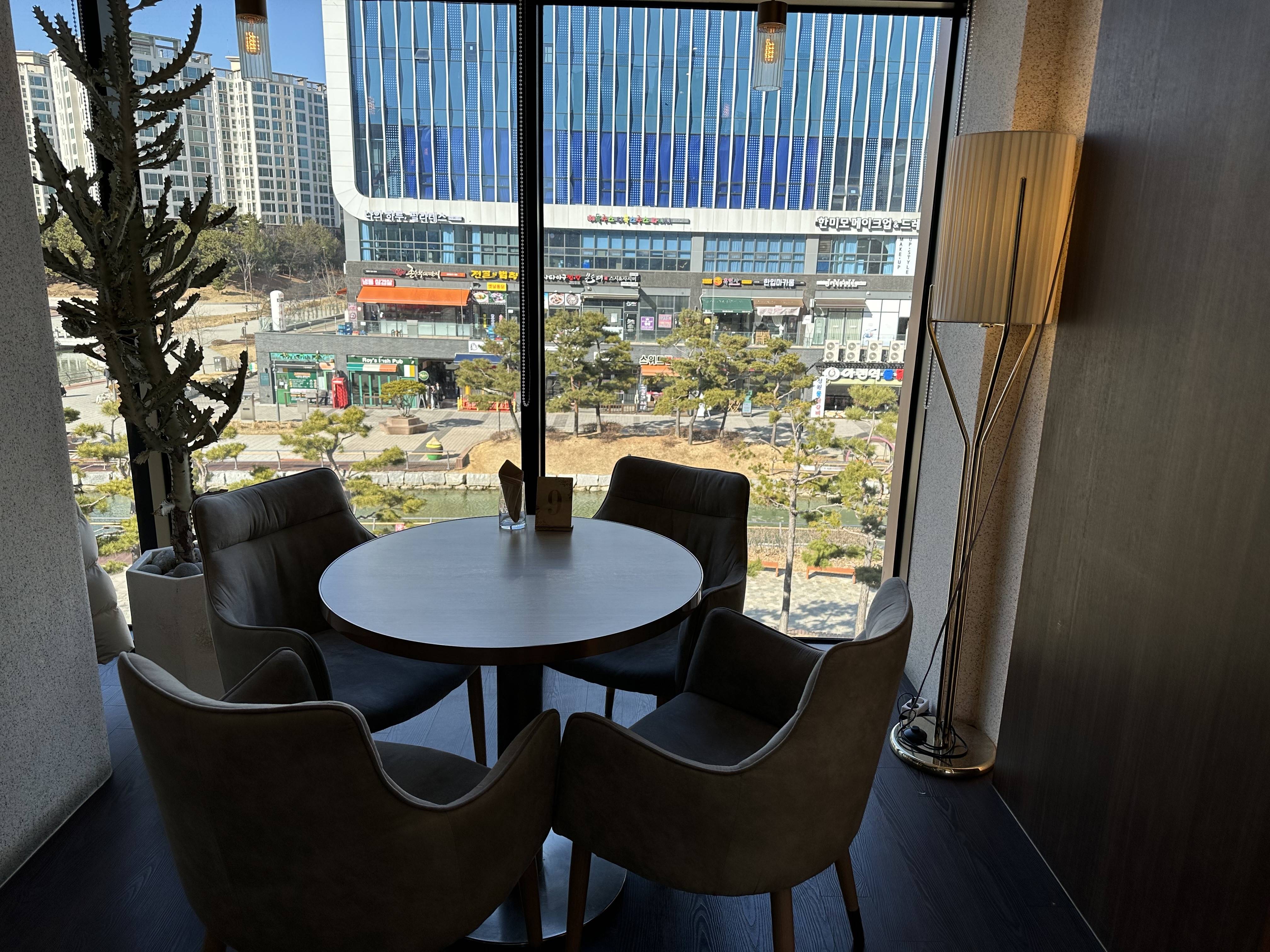 카페라리 내부공간