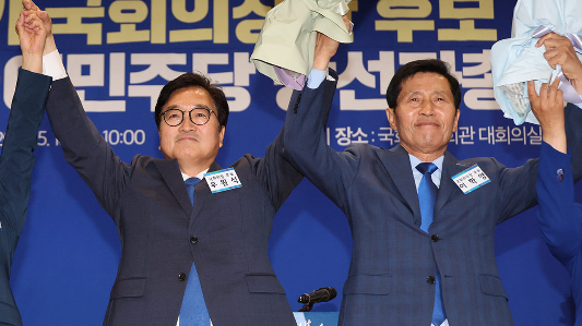 후보로 선출된 우원식 의원과 이학영 의원