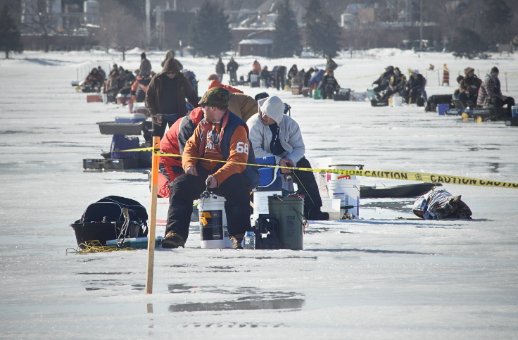 얼음 낚시 이미지