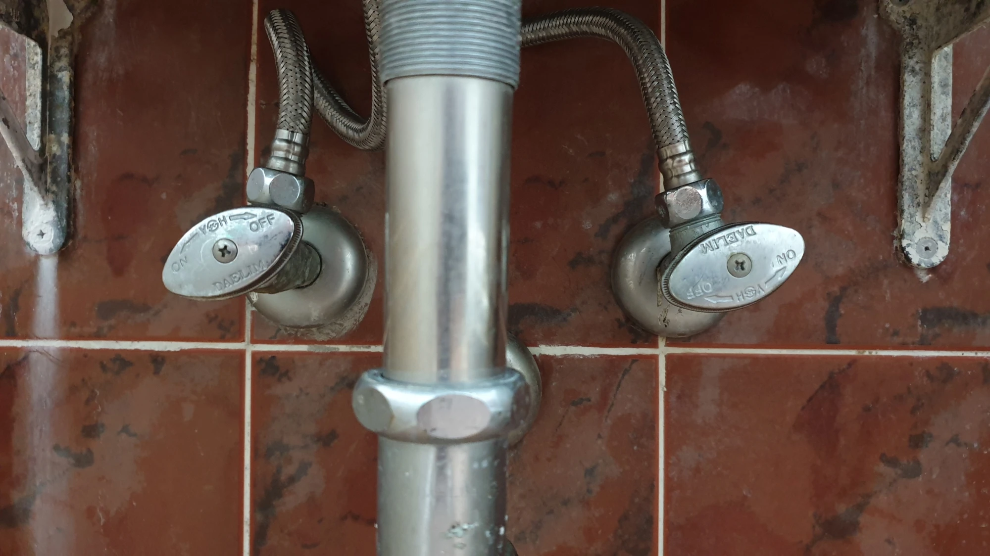 세면대 수도꼭지 수압 조절 밸브