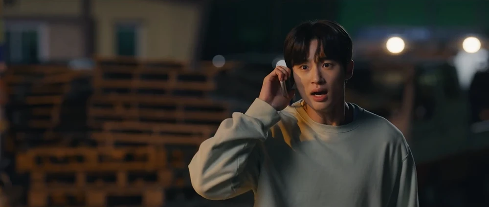 담포리에-도착해서-솔이를-찾던-선재는-경찰에-신고를-한다