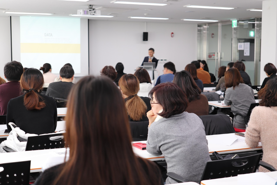 취업 준비하는 여학생 선호 학과 관련 사진