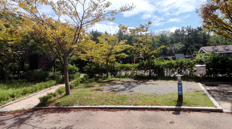 농구장으로 가는 보행도로가 있는 D-05