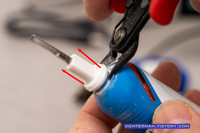 오랄비 전동칫솔 상단캡 분리