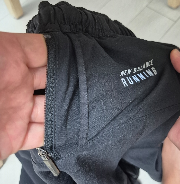 지퍼 뒷 주머니