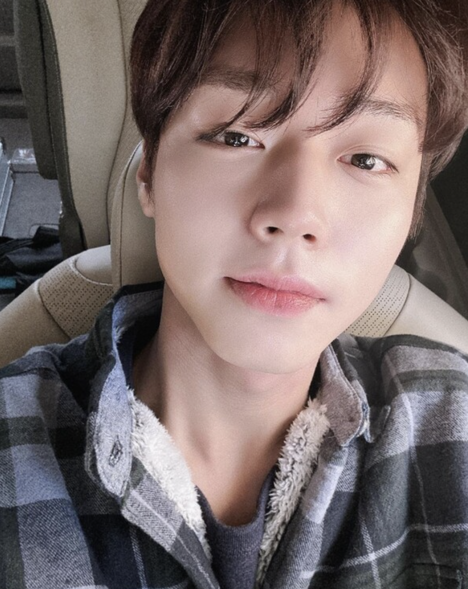 박지훈 셀카 사진