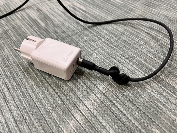 충전기와 충전 케이블