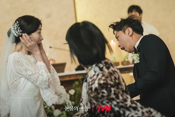 tvn 드라마 <눈물의 여왕> 2화 줄거리 리뷰 공식 영상 사진 비하인드 컷 대방출