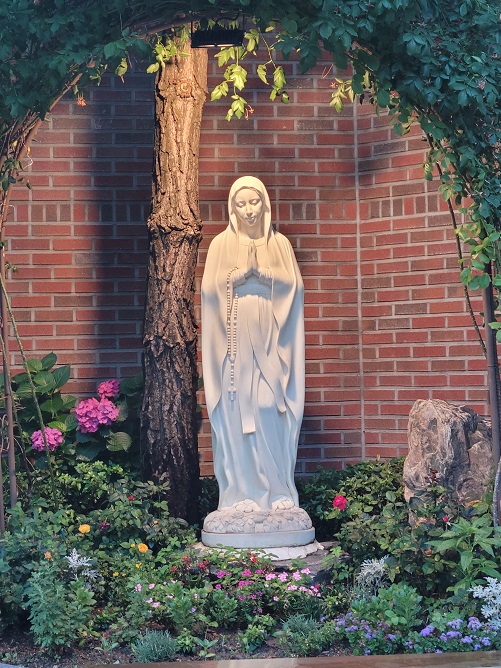 이문동성당 성모동산 성모님 사진