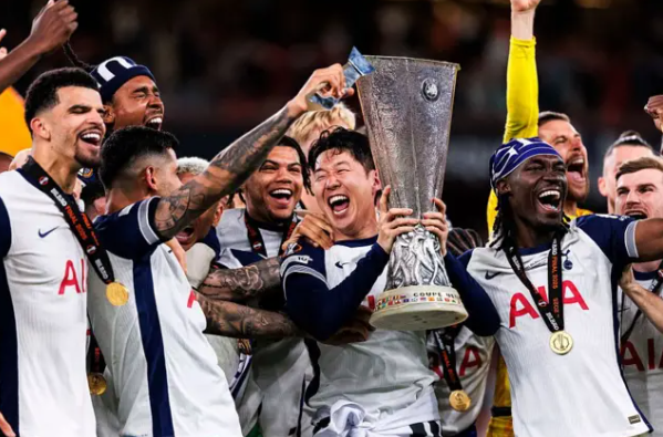 손흥민 토트넘 유로파리그 우승 트로피
