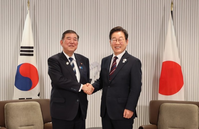 위안부·강제징용 합의 존중